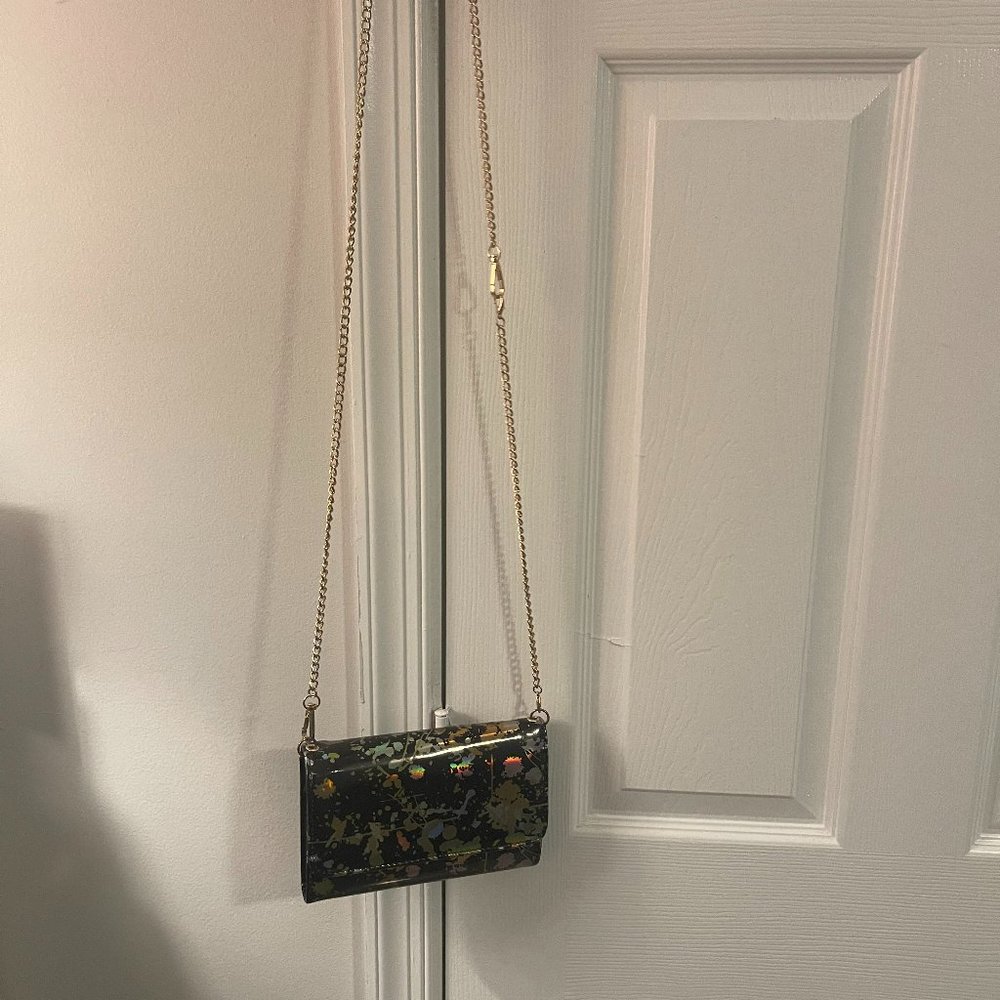 very cute and unique black crossbody purse with splashes of gold and silve3r